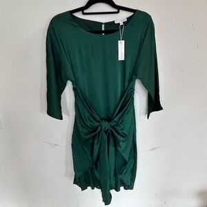 Balticborn Women’s Emerald Green Dress
3/4 Sleeves Bow on the Front

Size M
NWT